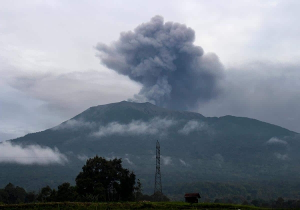 Al menos once muertos tras la erupción del volcán Marapi en Indonesia