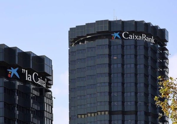 CaixaBank gana un 21% más tras pagar 373 millones por el nuevo impuesto