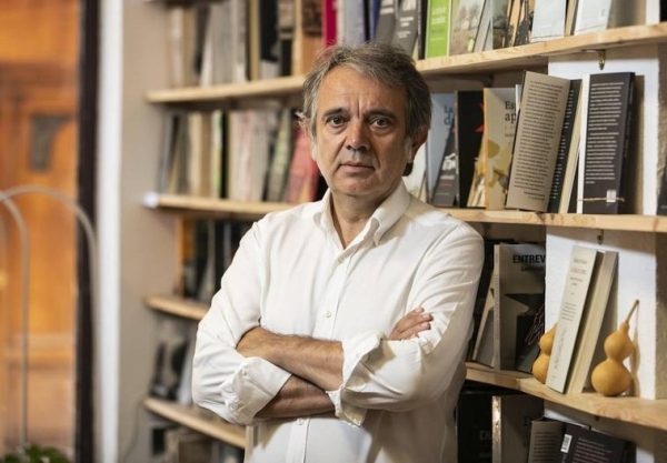 Jorge Alacid retrata el «espinazo moral» de la Transición en su primera novela