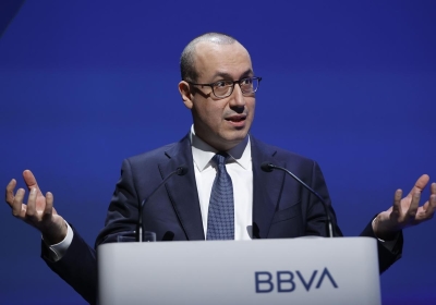 BBVA confirma negociaciones para una fusión con banco Sabadell