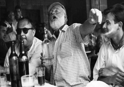 El Hemingway indómito que bebía los vientos por una España salvaje